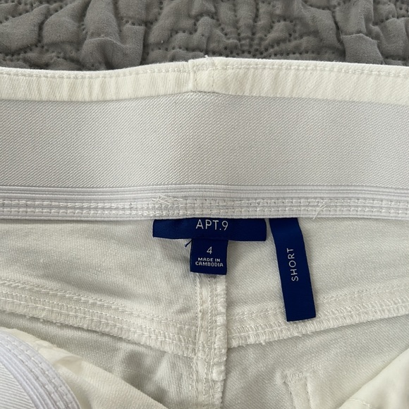 Lightly used white shorts from apt 9, size 4 - Picture 3 of 4